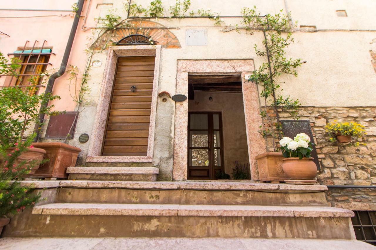 Апартаменты Le Dame Del Borgo Сассетта Экстерьер фото